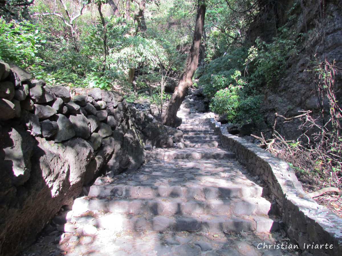 Pedestrian path to El Tepozteco