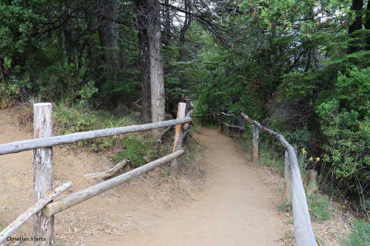 Sendero al mirador del valle del río Azul
