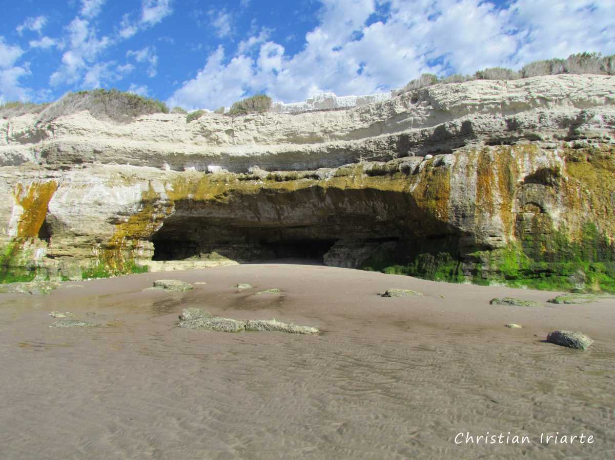 Image: Cave on the beach - Las Grutas